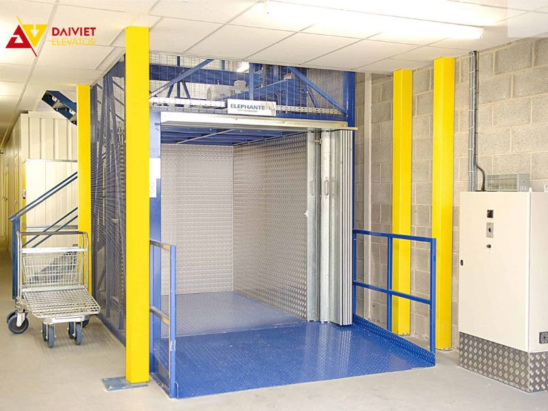 Thang máy tải hàng kèm người tại Đà Nẵng